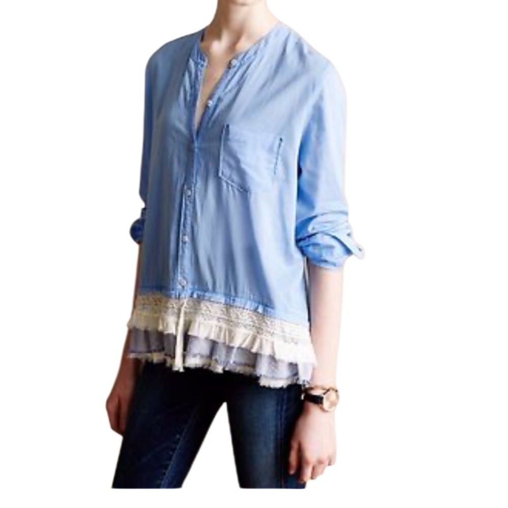 HOLDING HORSES Light Blue Blouse with Lace Hem Women’s Size 8
